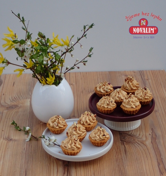 bezlepkové košíčky s karamelovou šľahačkou